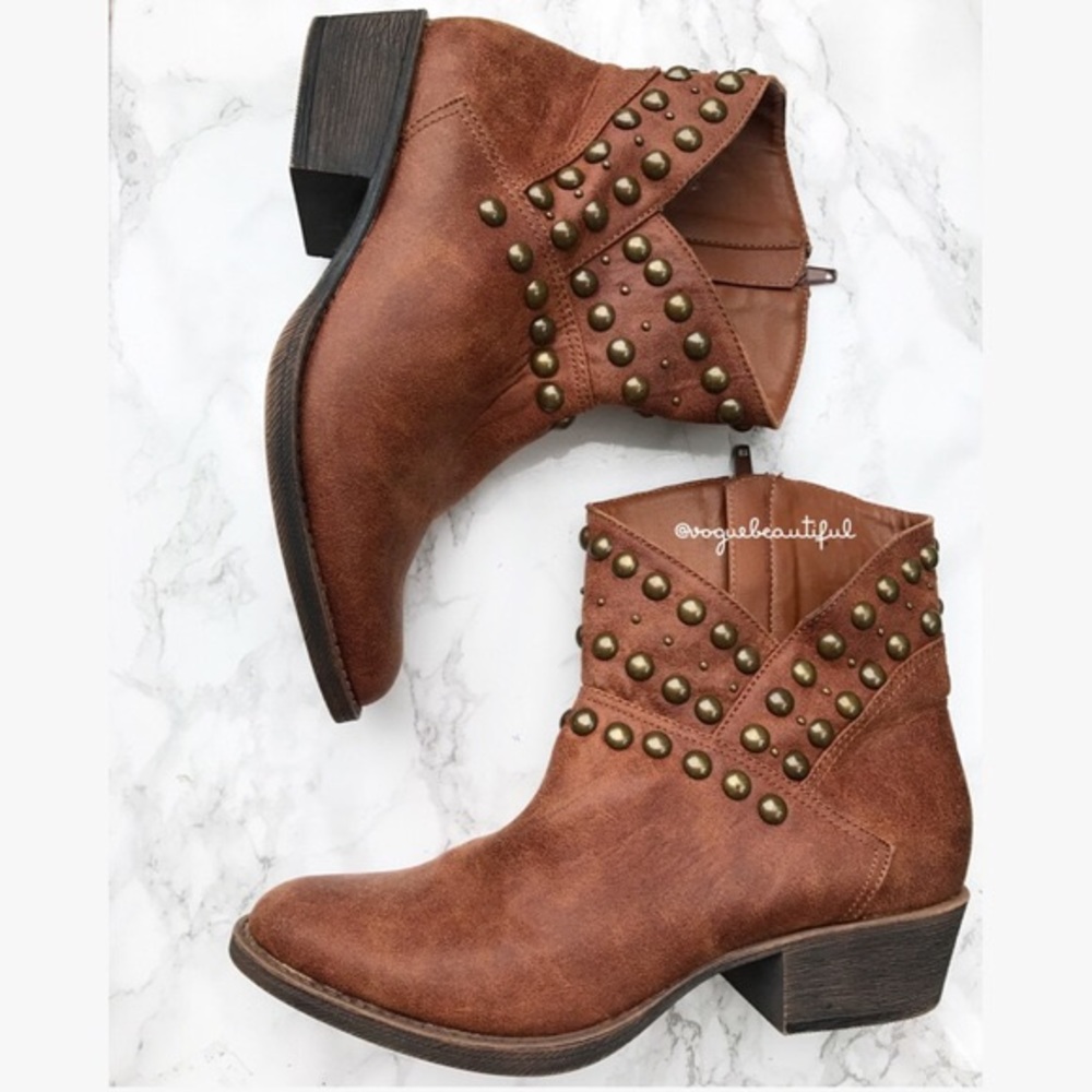 Coconuts by Matisse Roundup Studded Booties